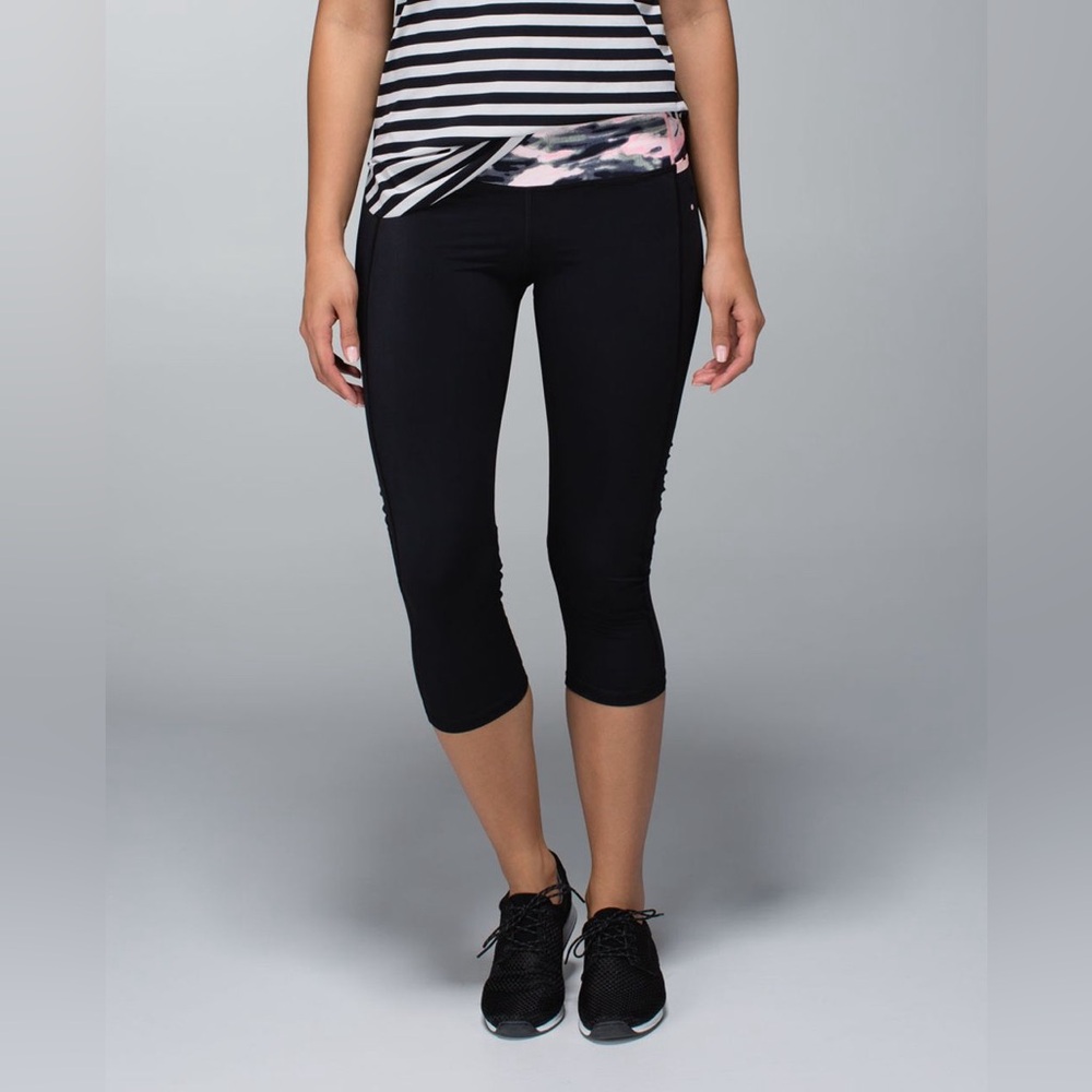 Lululemon Water Bound Crop Leggings Black Wamo Camo Barely Pink Size 6